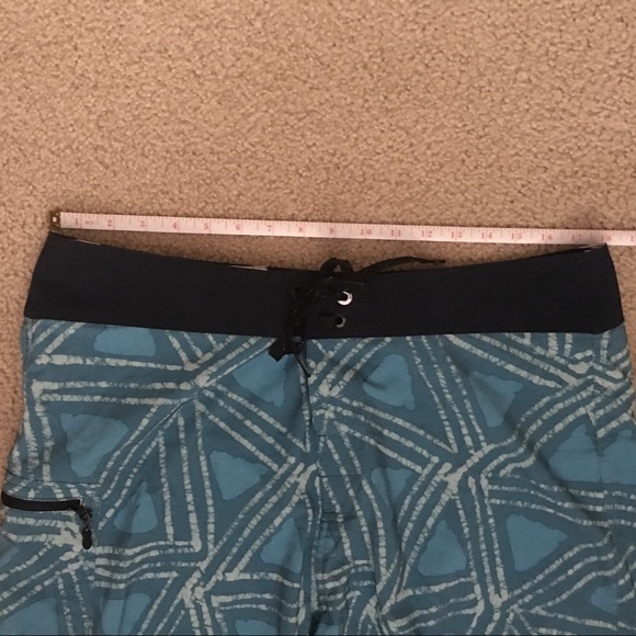 Men’s Volcom board shorts - Size 36 - Picture 5 of 5